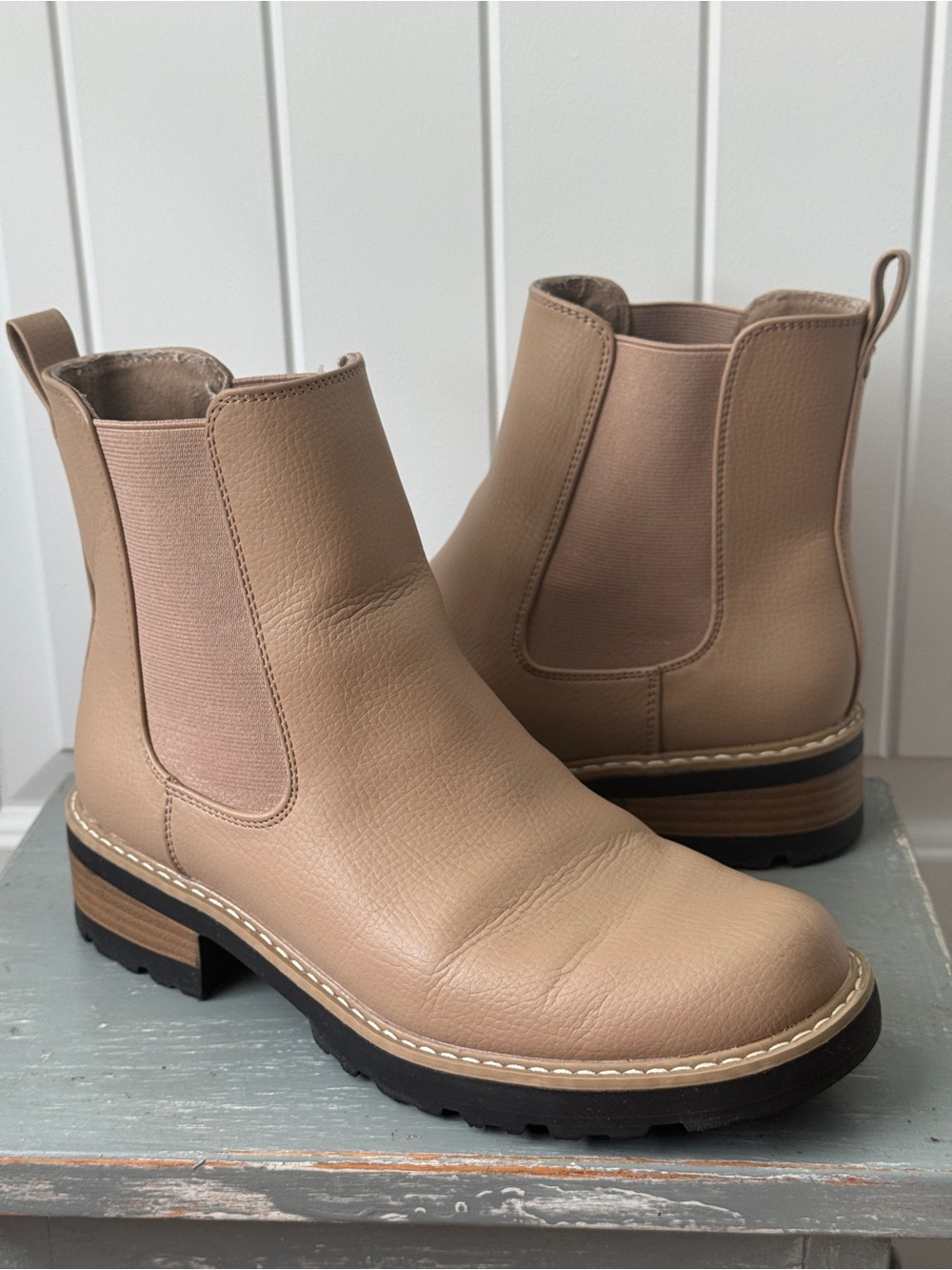 Universal Thread Women's Chelsea Boots Size 8